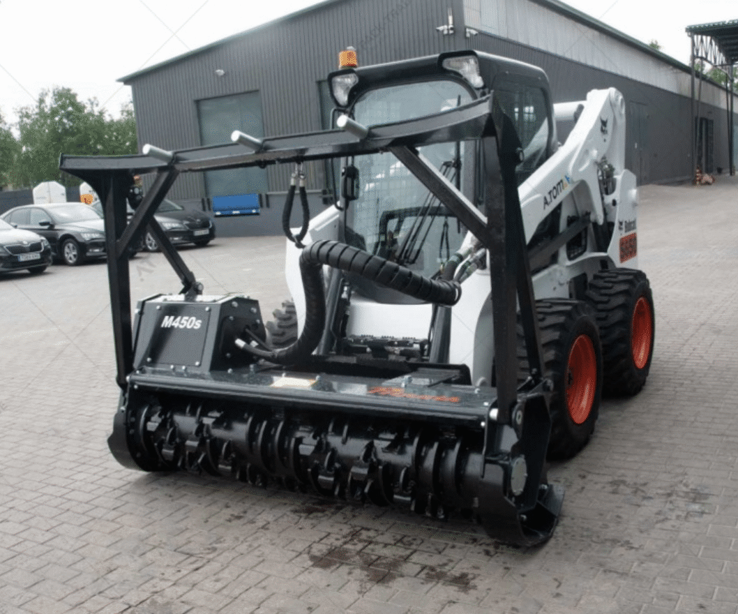 Triturador florestal minicarregadeira M450s-1900 Bobcat Sparta Brasil